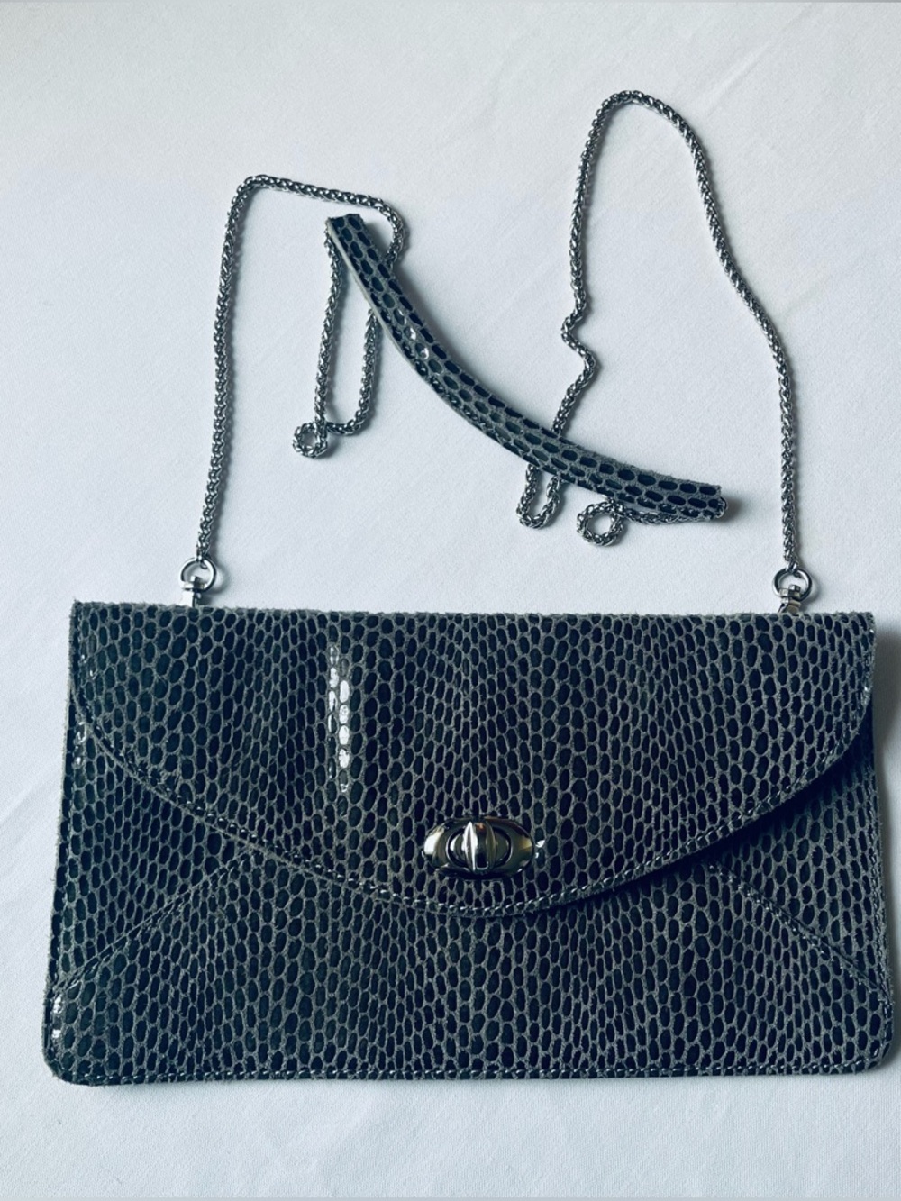 🐍specific Sorial silver gray 
Snake Print Envelope Chain Strap Crossbody Clutch